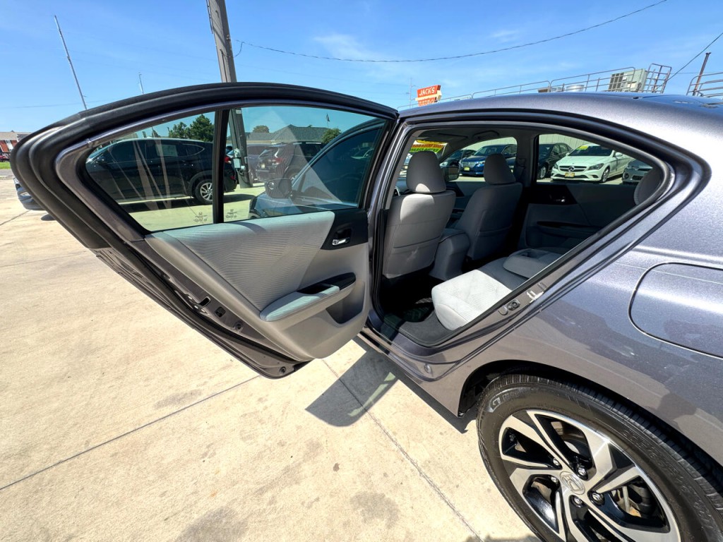 2017 Honda Accord Image 41