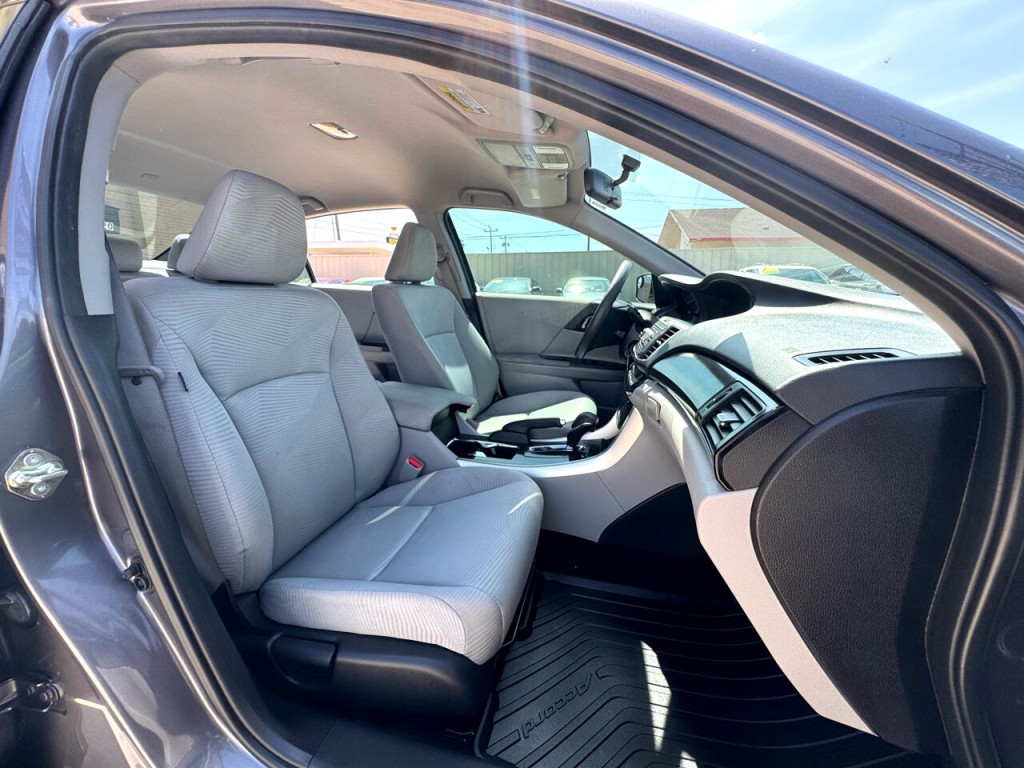 2017 Honda Accord Image 48