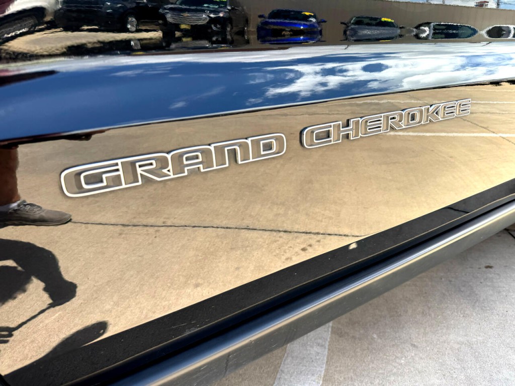 2020 Jeep Grand Cherokee Image 2