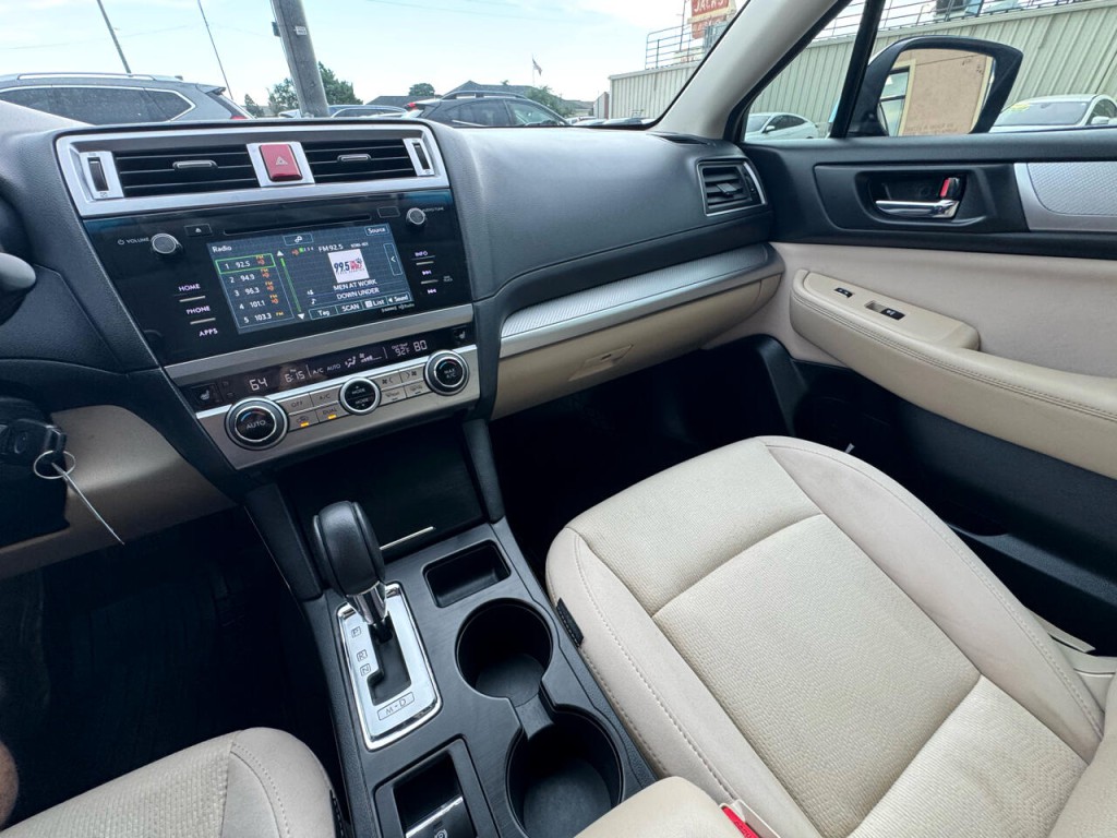 2016 Subaru Legacy Image 24