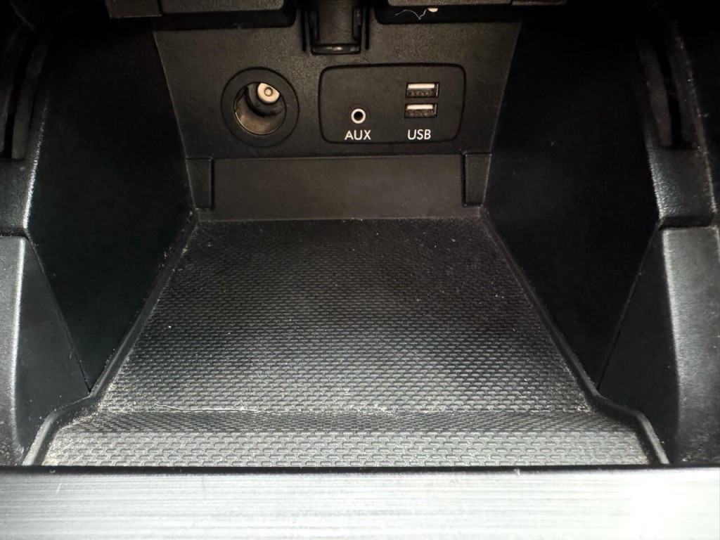 2016 Subaru Legacy Image 32
