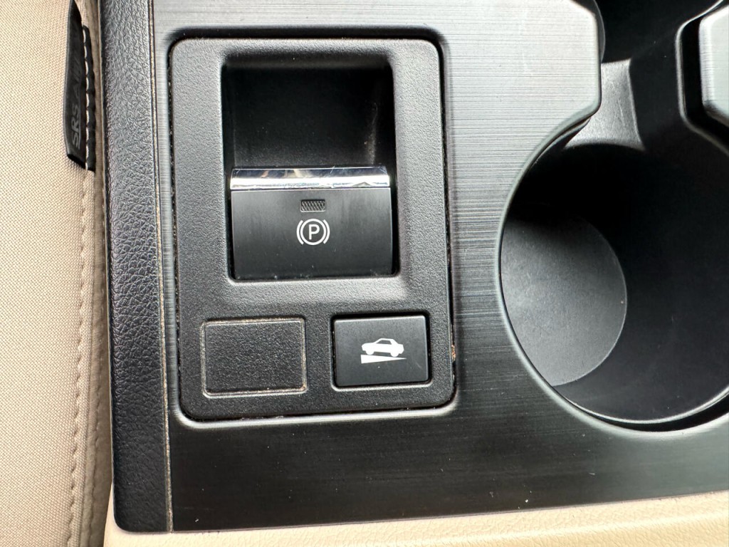 2016 Subaru Legacy Image 33