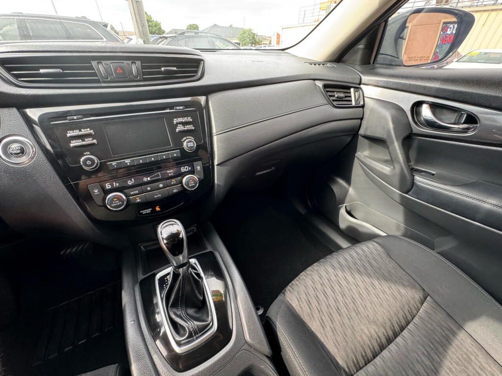2017 Nissan Rogue Image 25