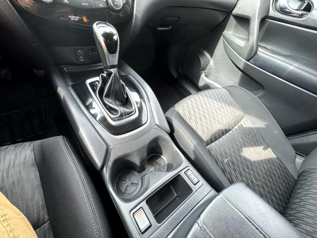2017 Nissan Rogue Image 30