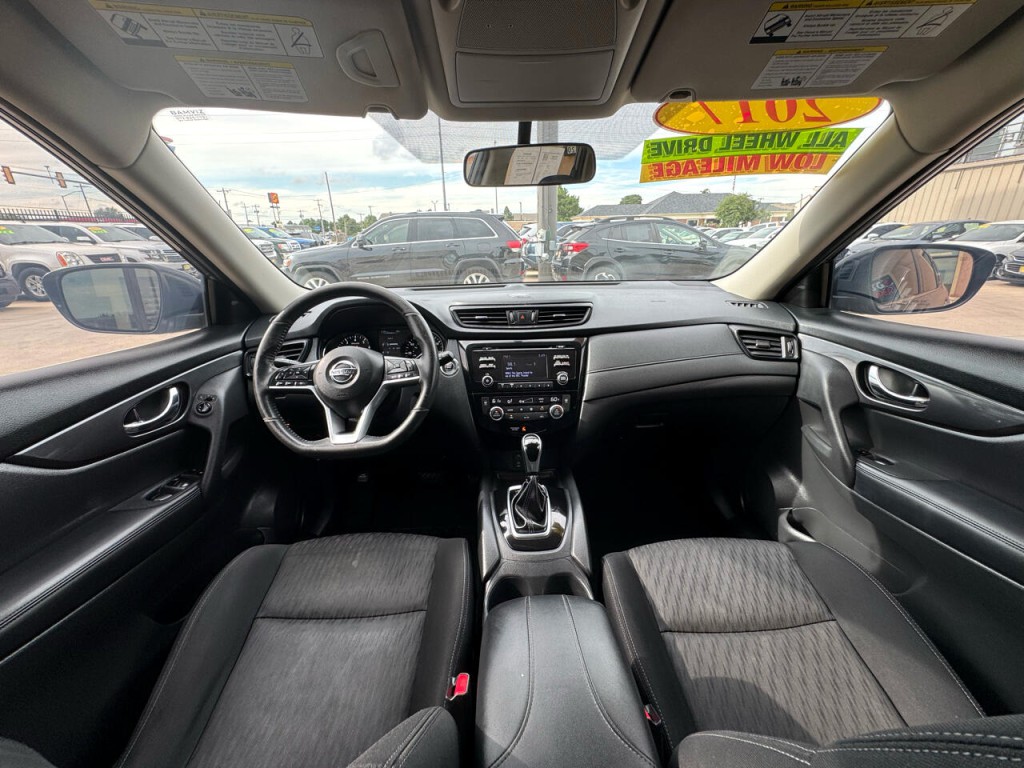 2017 Nissan Rogue Image 35