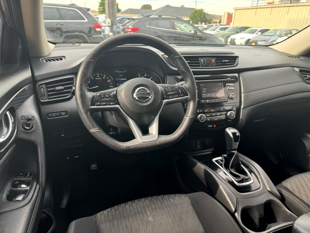 2017 Nissan Rogue Image 37