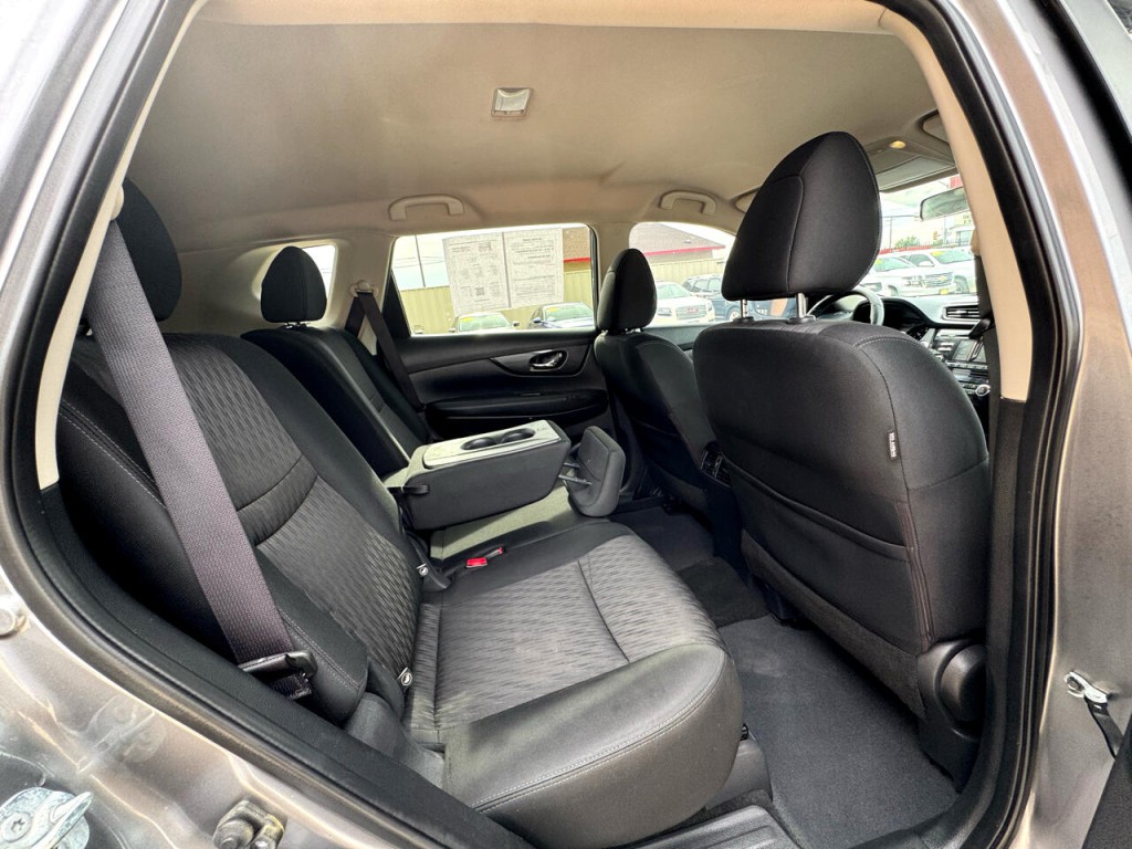 2017 Nissan Rogue Image 40