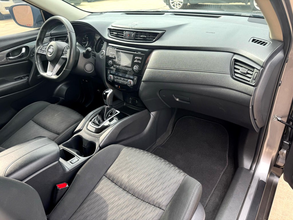 2017 Nissan Rogue Image 43