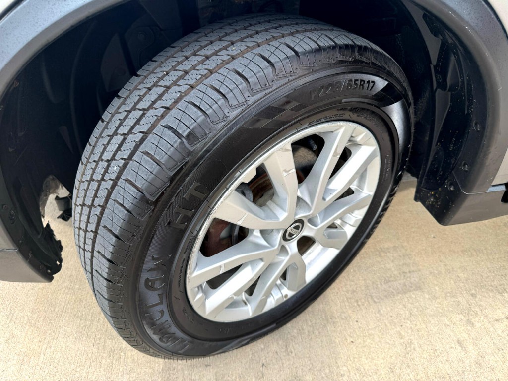 2017 Nissan Rogue Image 48