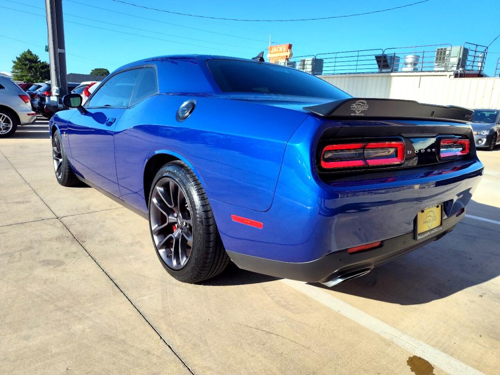 2021 Dodge Challenger Image 7