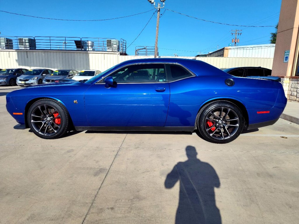 2021 Dodge Challenger Image 8
