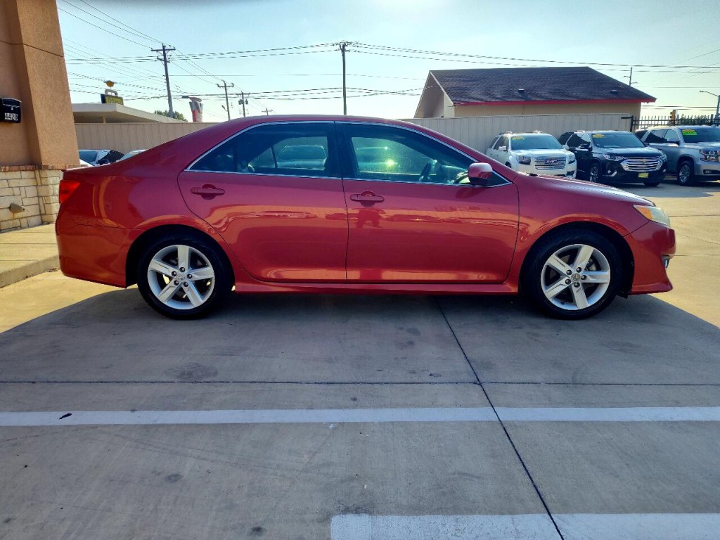 2012 Toyota Camry Image 4
