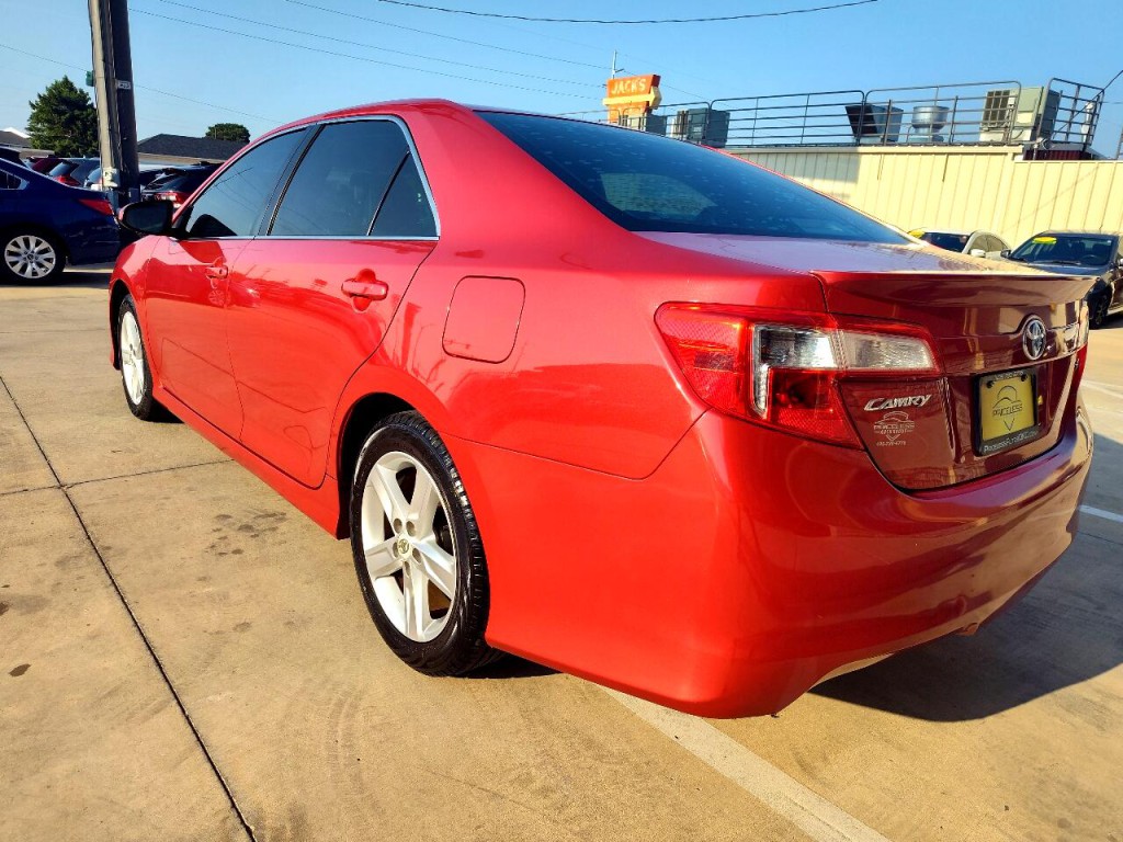2012 Toyota Camry Image 7