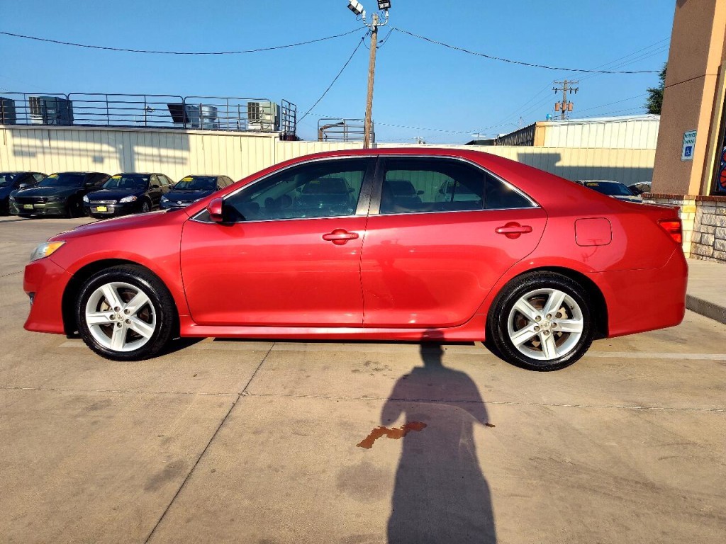 2012 Toyota Camry Image 8