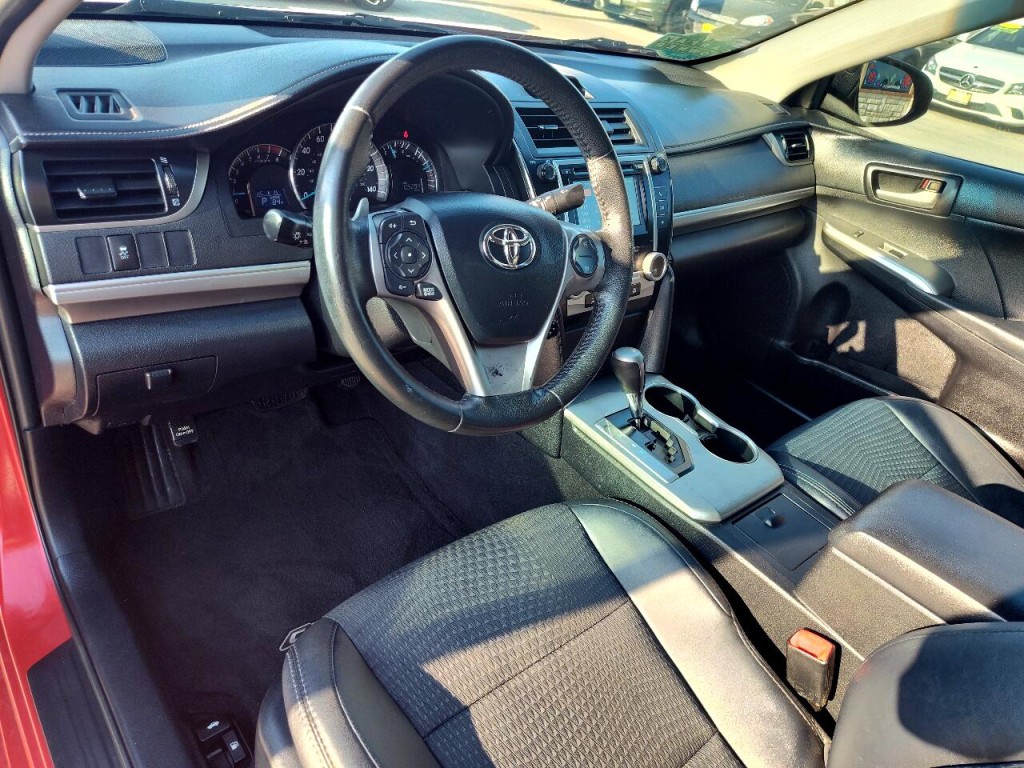 2012 Toyota Camry Image 12