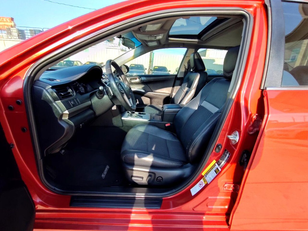 2012 Toyota Camry Image 13