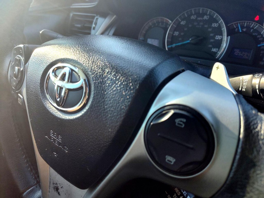 2012 Toyota Camry Image 17