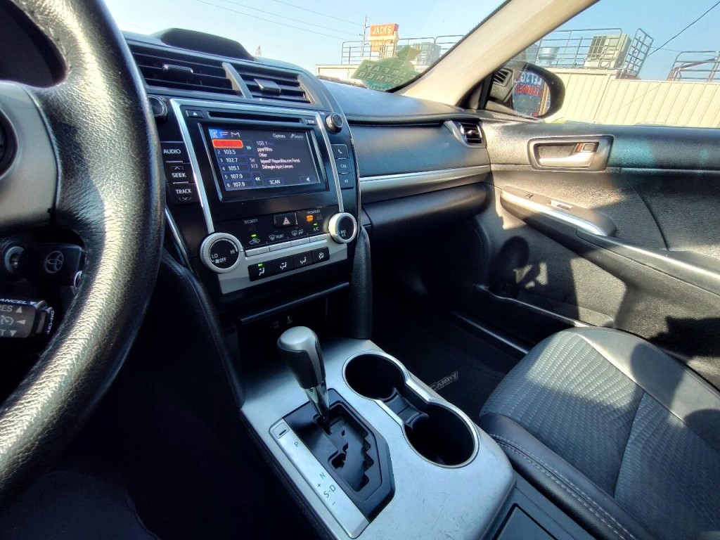 2012 Toyota Camry Image 19