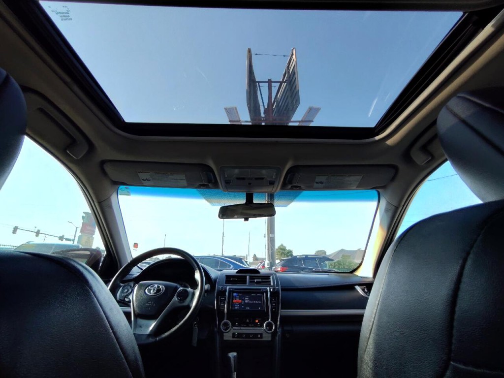 2012 Toyota Camry Image 25