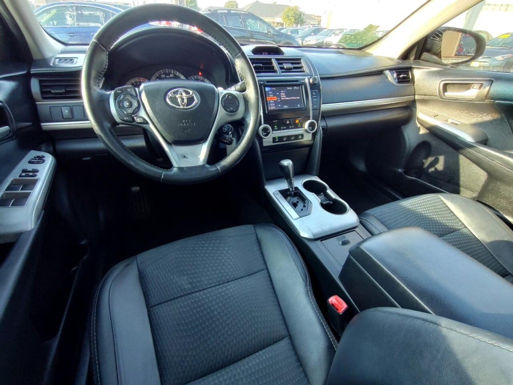2012 Toyota Camry Image 28