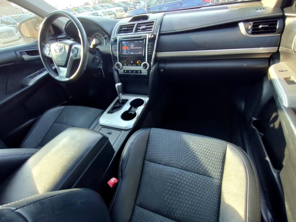 2012 Toyota Camry Image 29