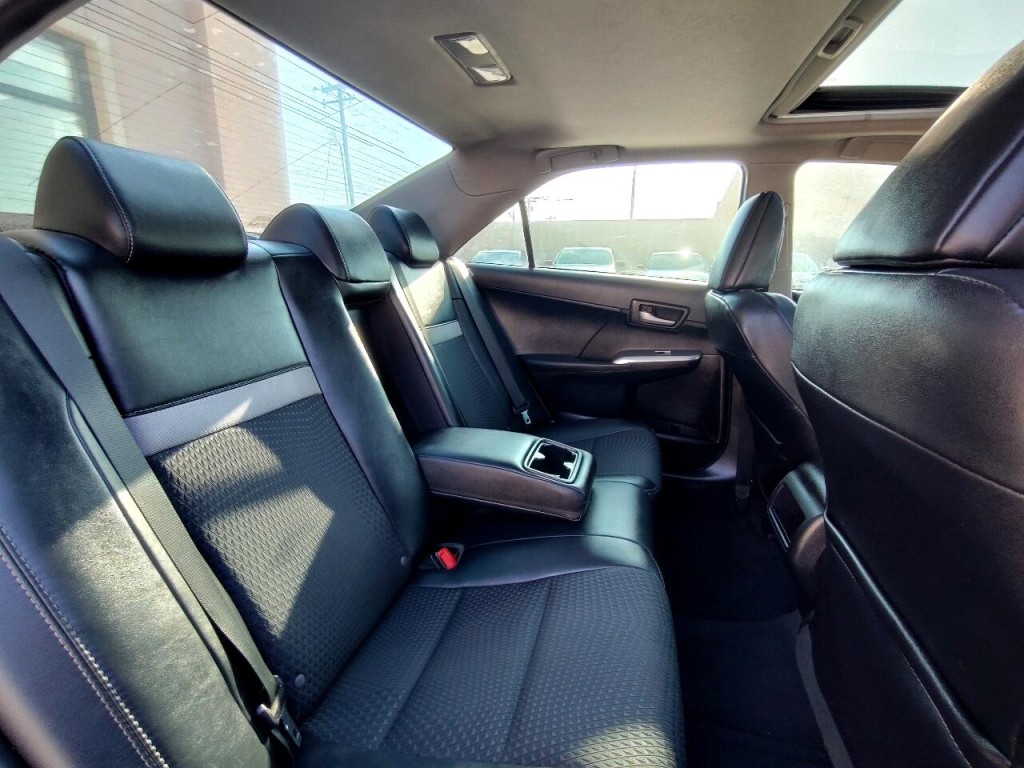 2012 Toyota Camry Image 32