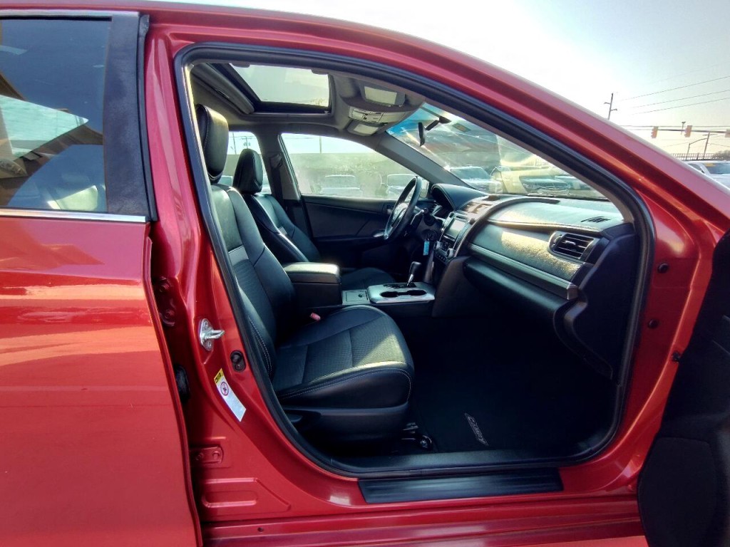 2012 Toyota Camry Image 33