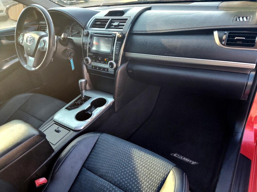 2012 Toyota Camry Image 34