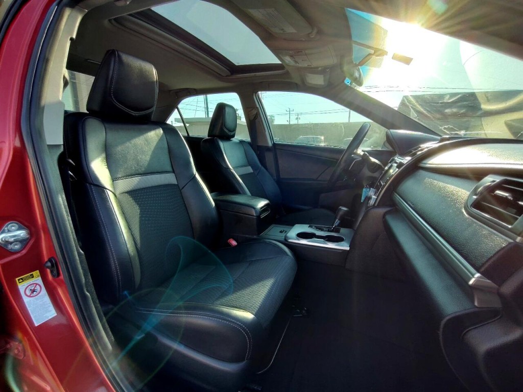 2012 Toyota Camry Image 35