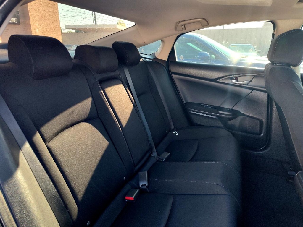 2016 Honda Civic Image 32
