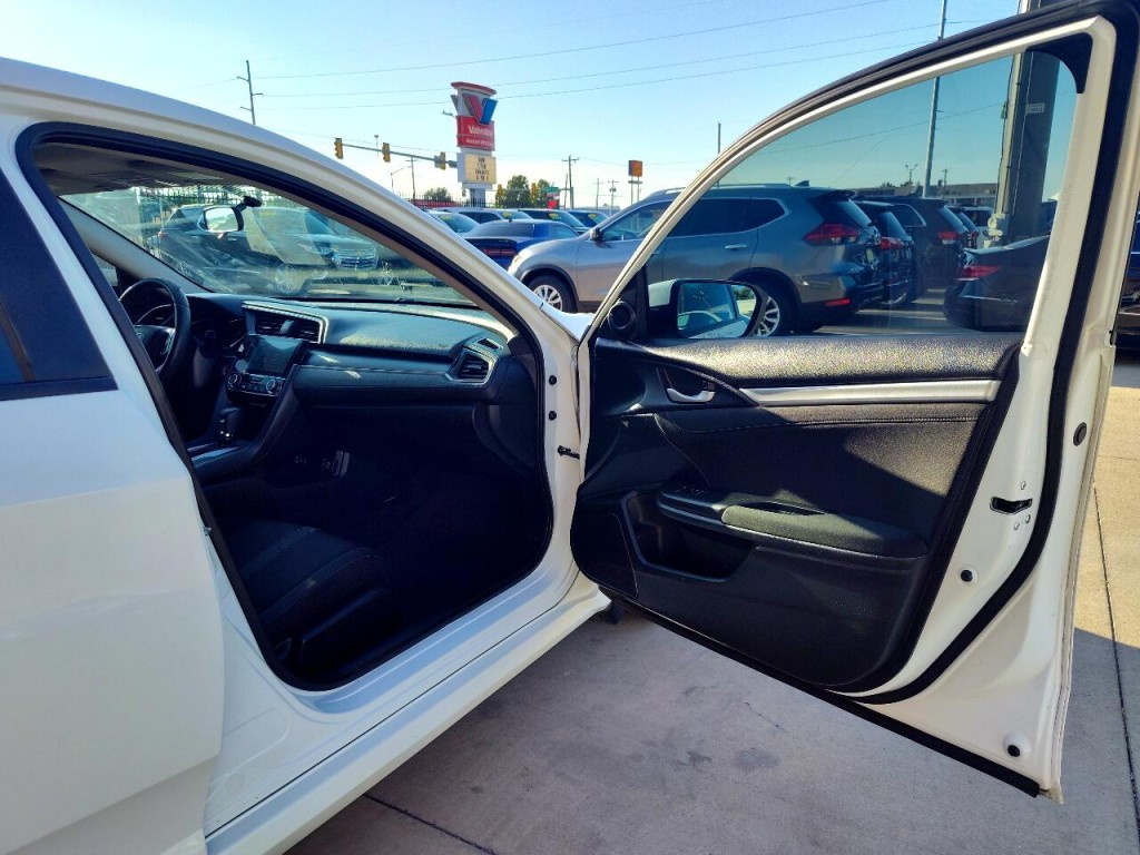 2016 Honda Civic Image 33