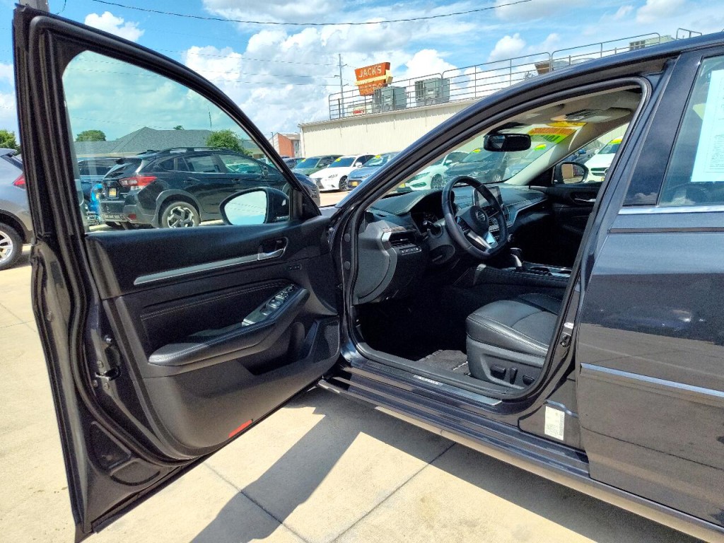 2019 Nissan Altima Image 13
