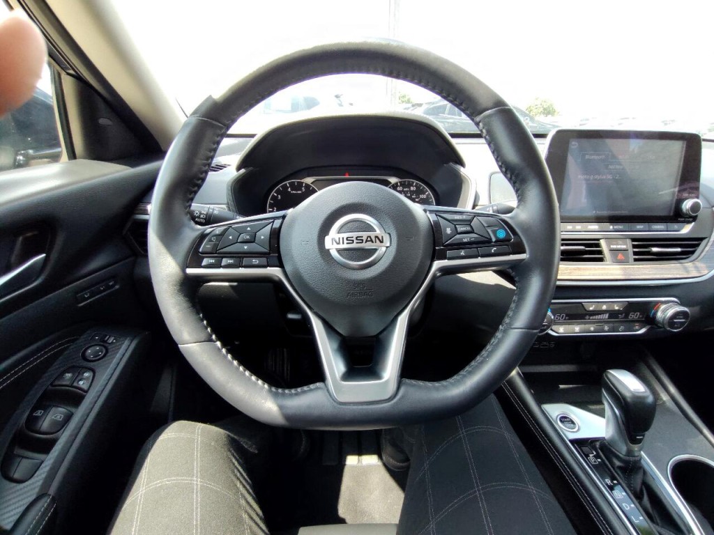 2019 Nissan Altima Image 17