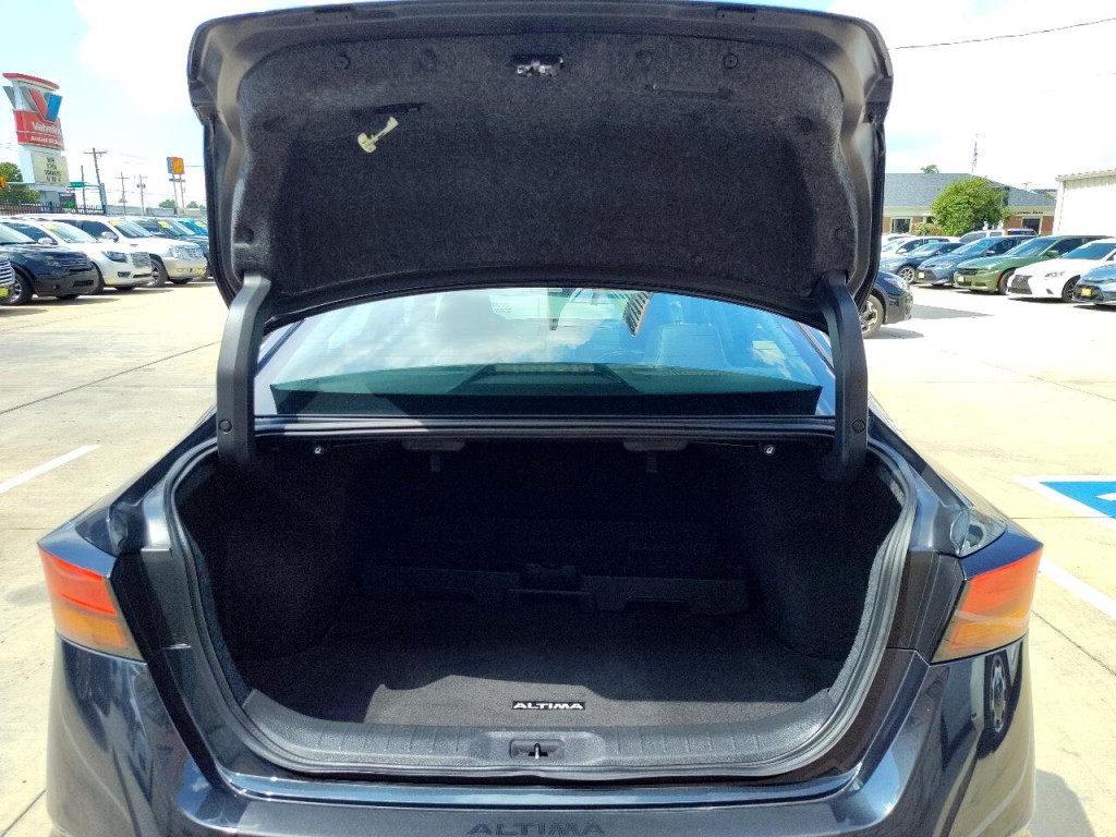 2019 Nissan Altima Image 42