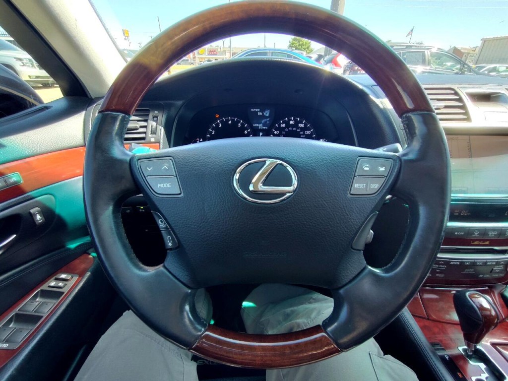 2011 Lexus LS 460 Image 14