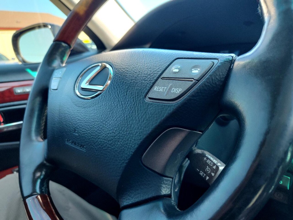 2011 Lexus LS 460 Image 17
