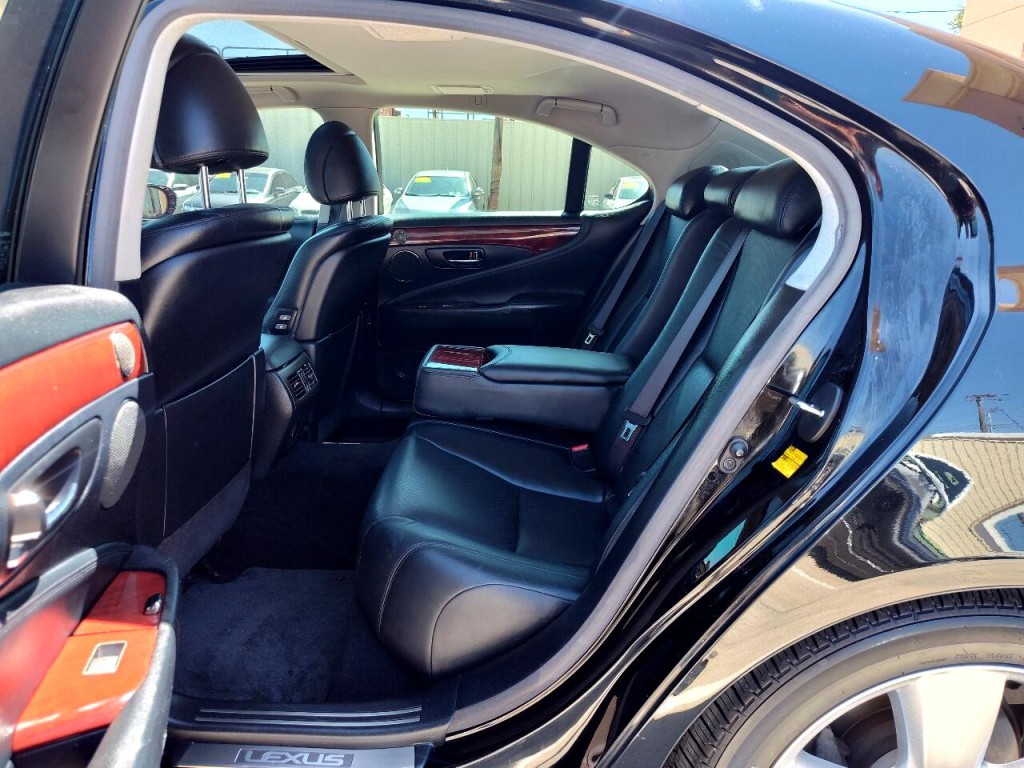 2011 Lexus LS 460 Image 24