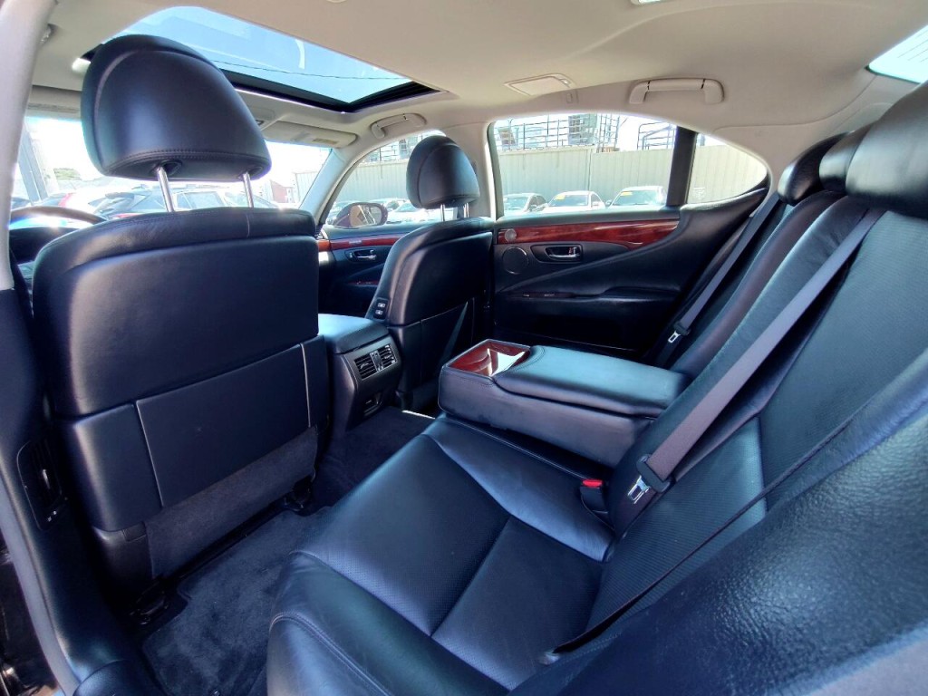 2011 Lexus LS 460 Image 25