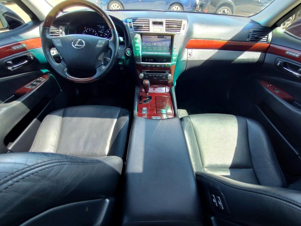 2011 Lexus LS 460 Image 28