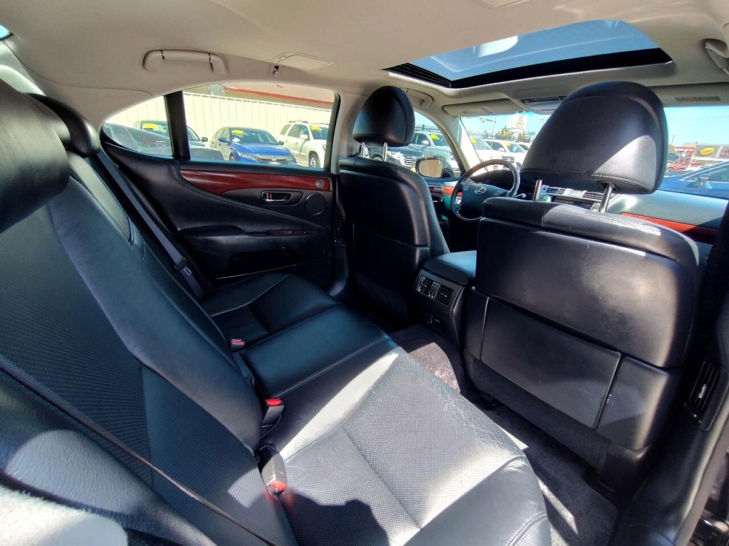 2011 Lexus LS 460 Image 35