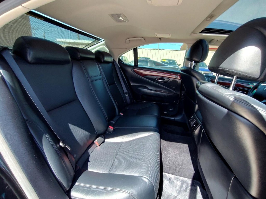 2011 Lexus LS 460 Image 36