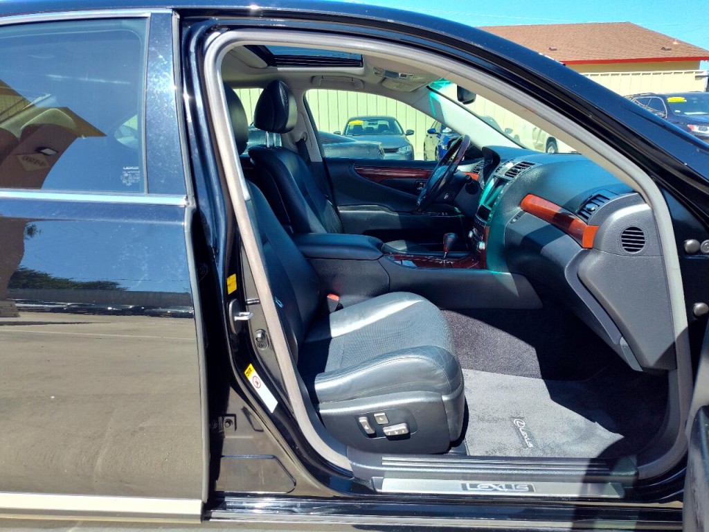 2011 Lexus LS 460 Image 37
