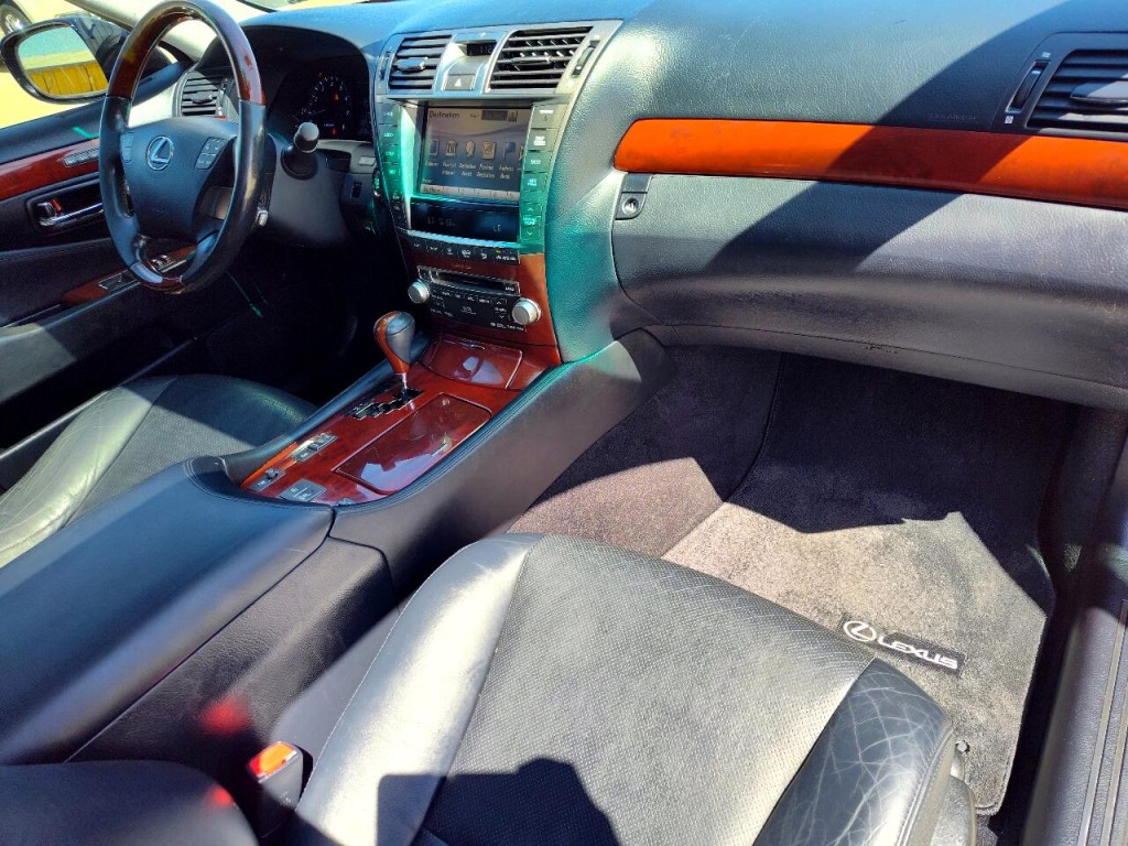 2011 Lexus LS 460 Image 38