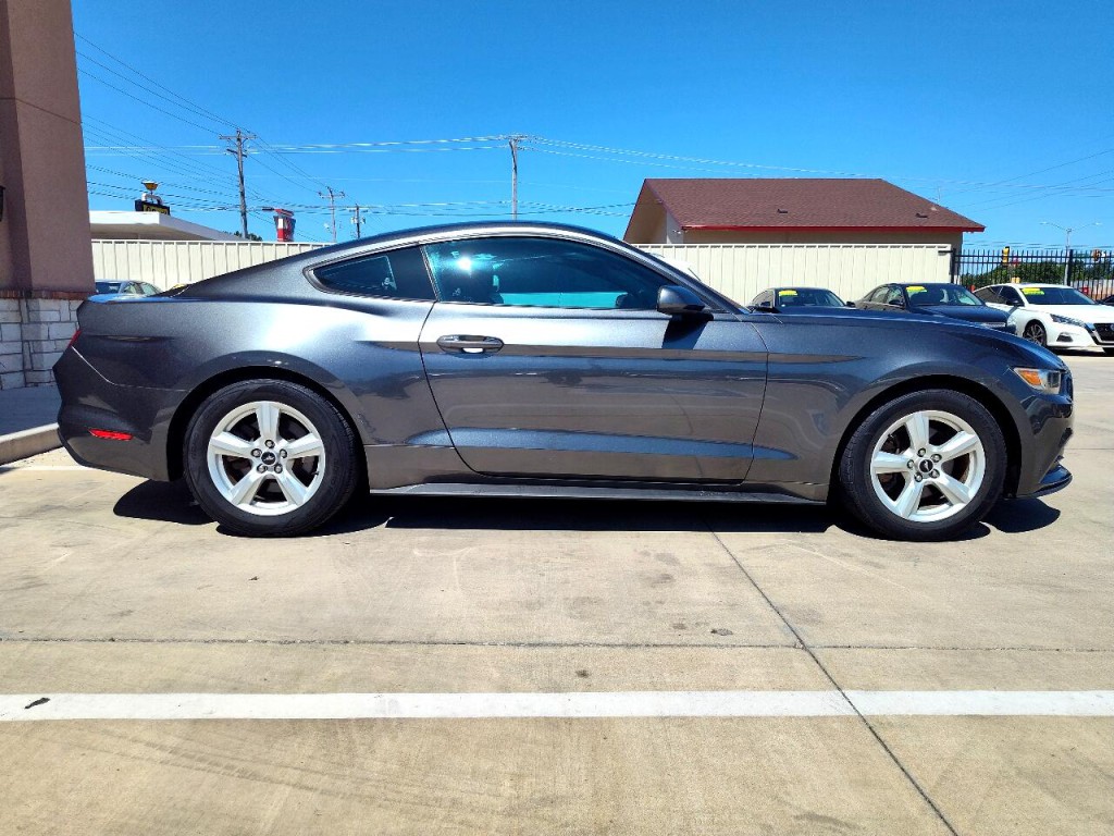 2017 Ford Mustang Image 4