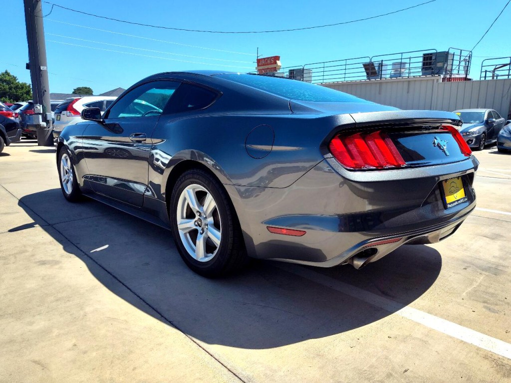 2017 Ford Mustang Image 7