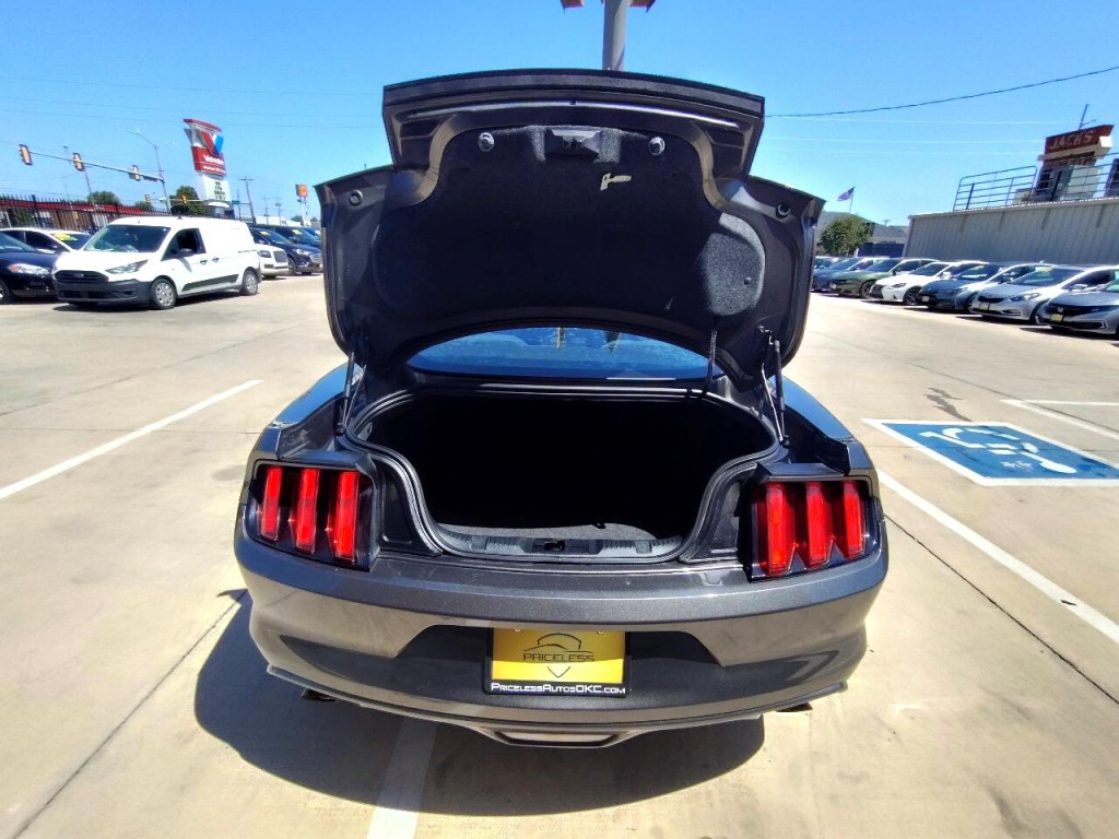 2017 Ford Mustang Image 34