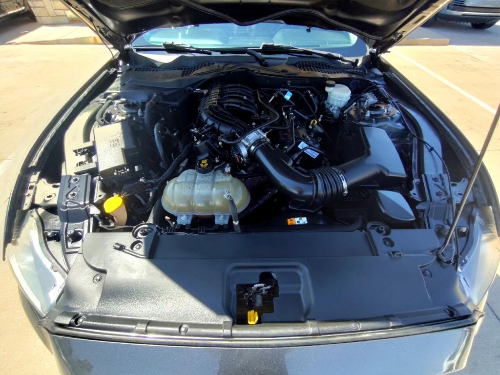 2017 Ford Mustang Image 38