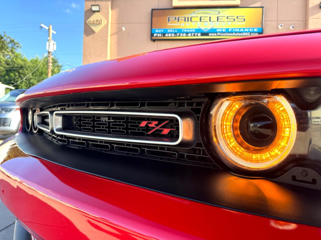 2019 Dodge Challenger Image 2