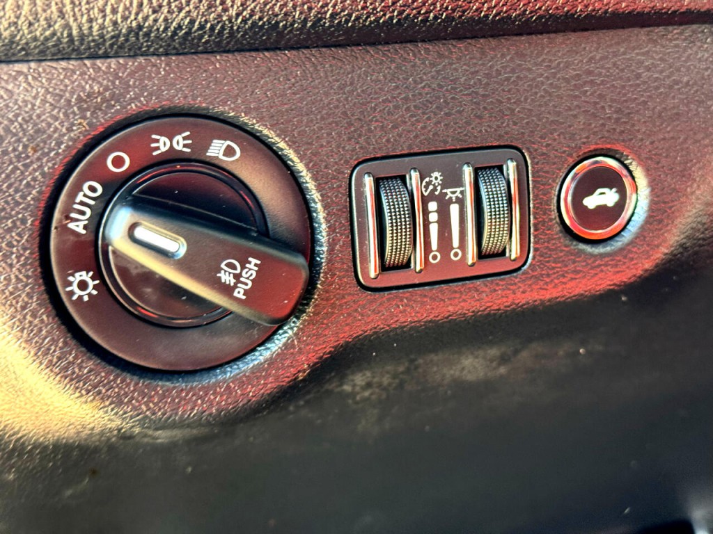 2019 Dodge Challenger Image 19
