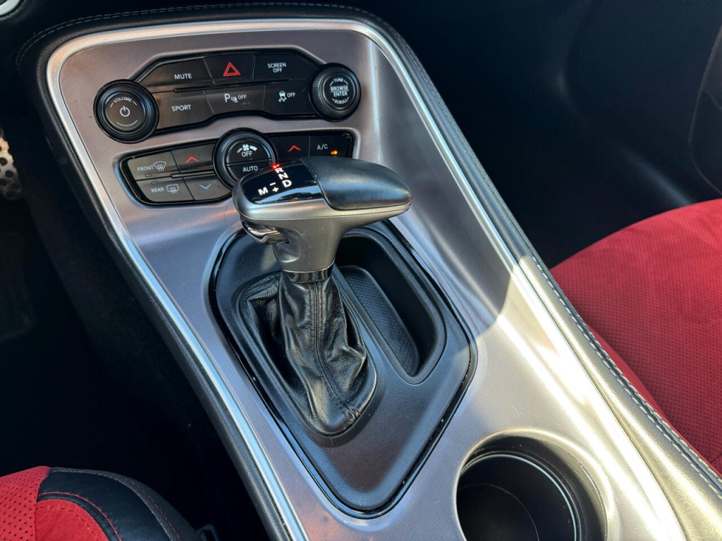 2019 Dodge Challenger Image 32